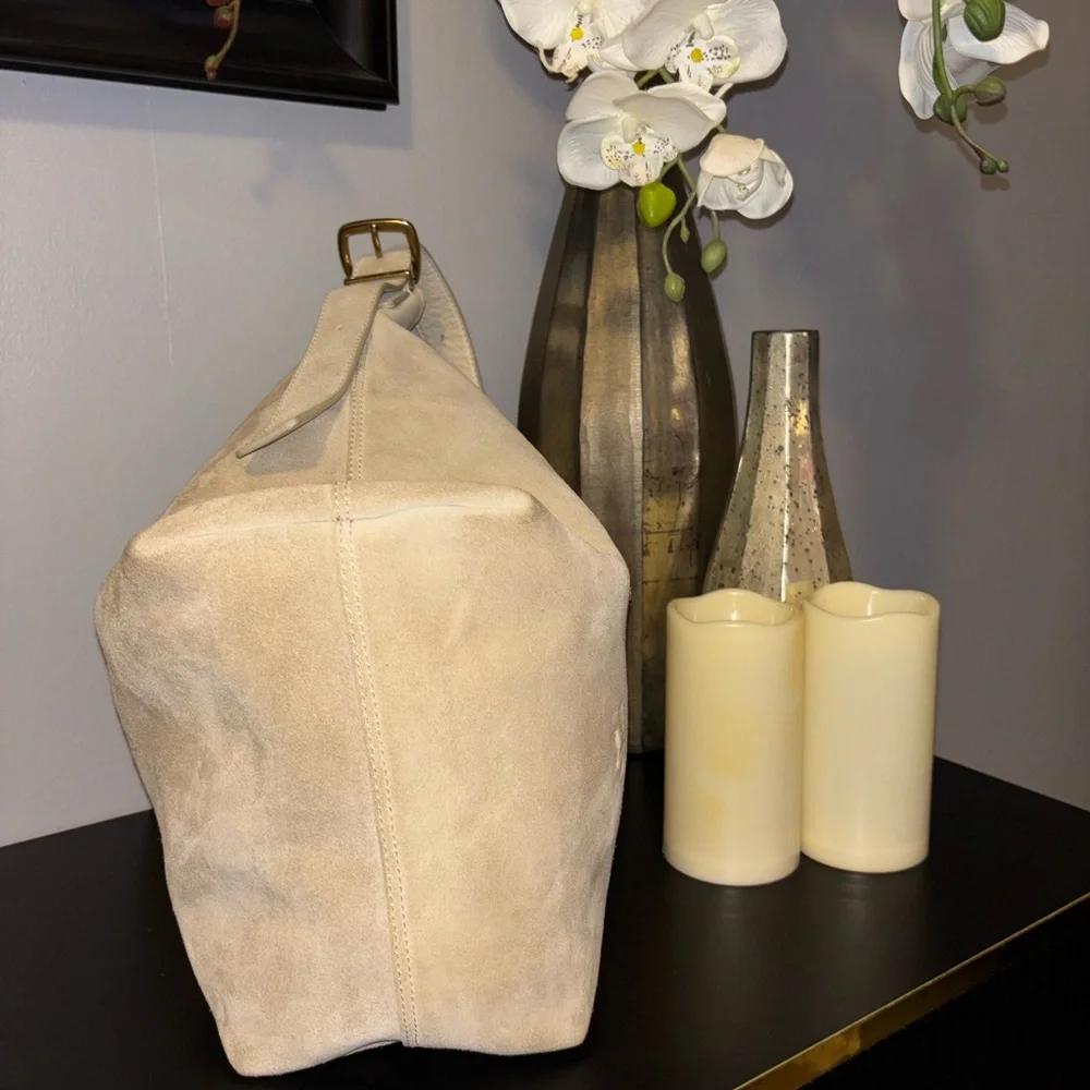 Elegant Cream Suede Tote Bag - Picture 5 of 10